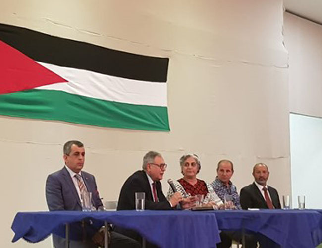 لقاء في مقر الجالية الفلسطينية 